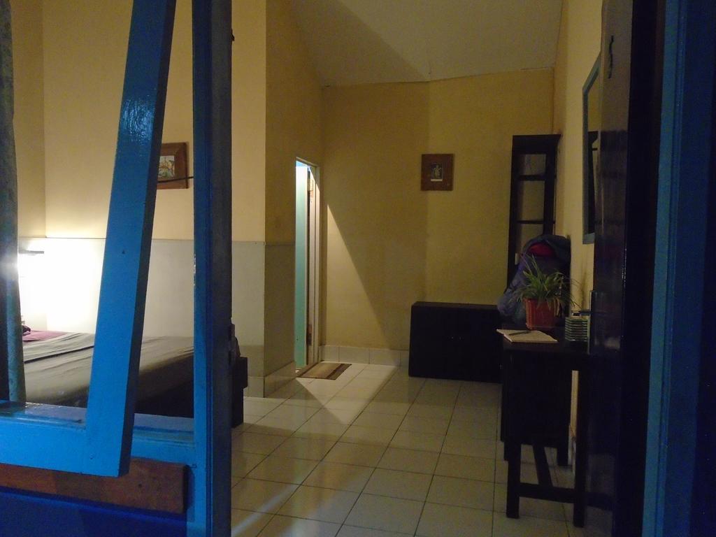 La Casa Homestay Senggigi Exterior foto