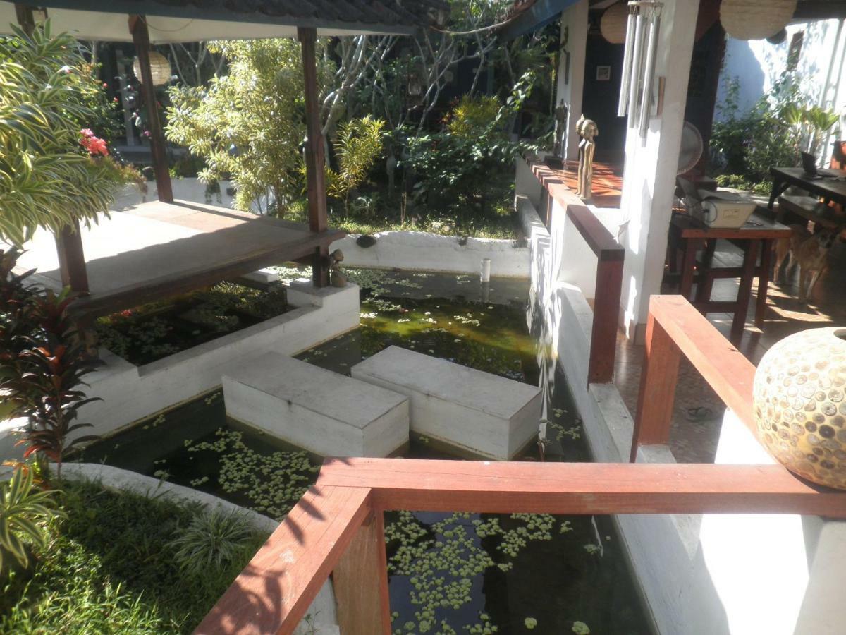 La Casa Homestay Senggigi Exterior foto