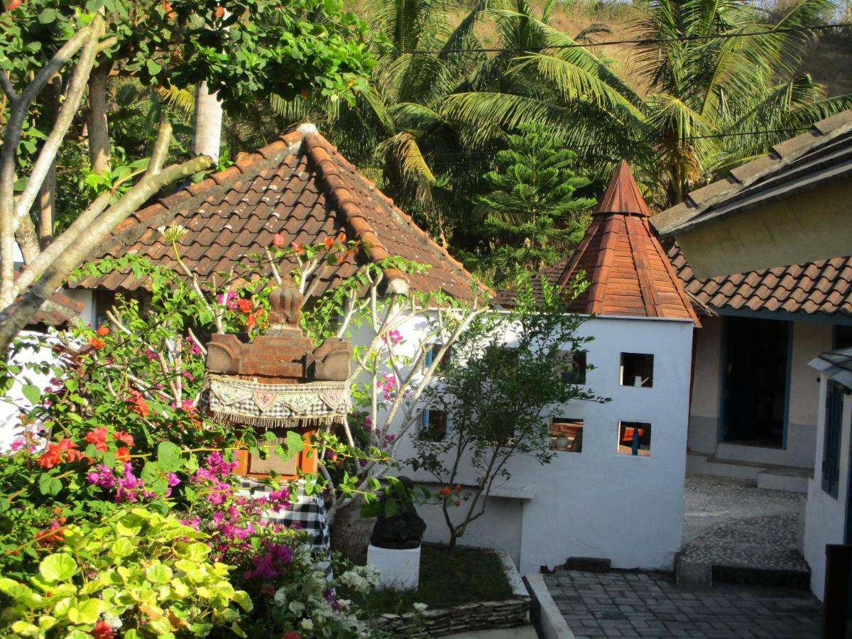 La Casa Homestay Senggigi Exterior foto